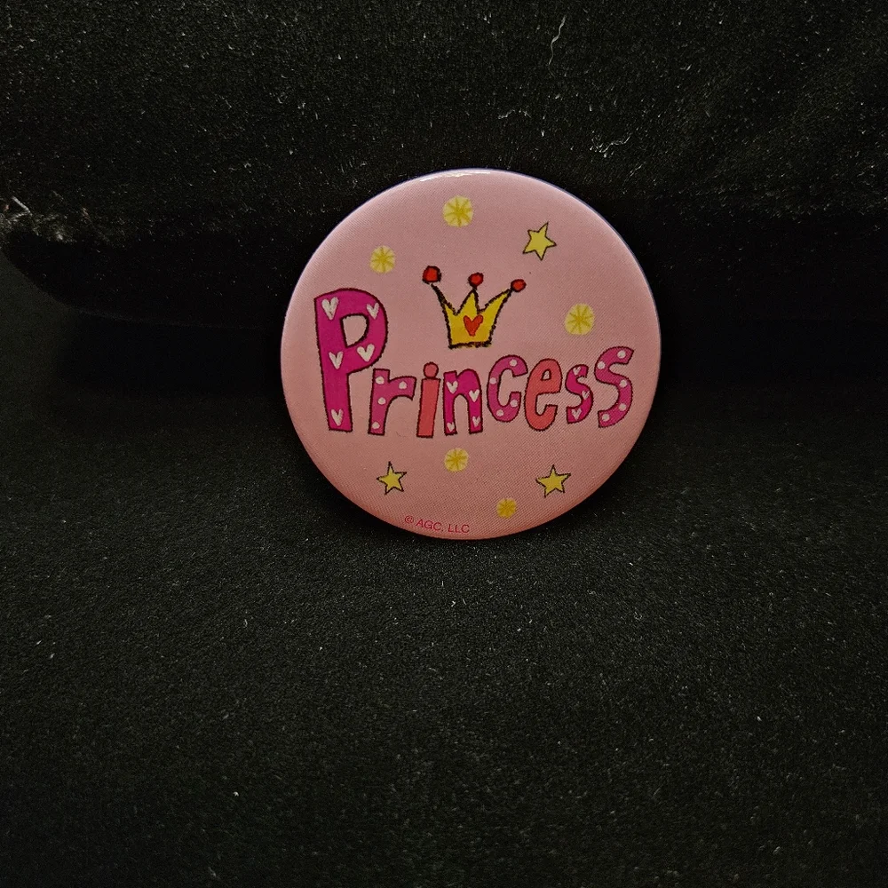🛍️ 2/$6 🛍️ Pink Princess Button